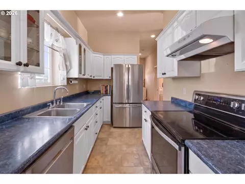 Kitchen - 459 Lydia St, Yoncalla, OR 97499 photo 1 of 4