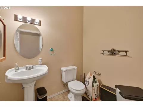 Bath - 459 Lydia St, Yoncalla, OR 97499 photo 3 of 3