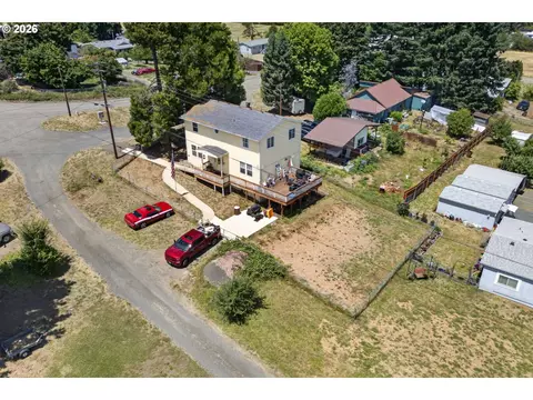 View/Area - 459 Lydia St, Yoncalla, OR 97499 photo 1 of 4