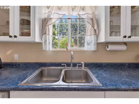 Kitchen - 459 Lydia St, Yoncalla, OR 97499 photo 4 of 4