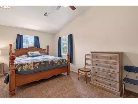Bedroom - 459 Lydia St, Yoncalla, OR 97499 photo 2 of 4