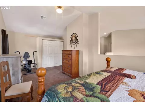 Bedroom - 459 Lydia St, Yoncalla, OR 97499 photo 3 of 4