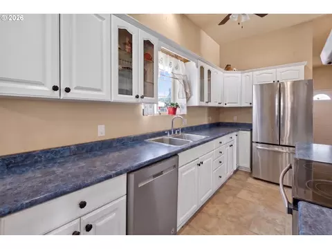 Kitchen - 459 Lydia St, Yoncalla, OR 97499 photo 2 of 4