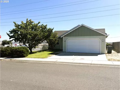 3025 Blue Jay St, Umatilla, OR 97882