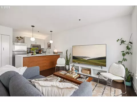 315 NW Uptown Ter #A1, Portland, OR 97210