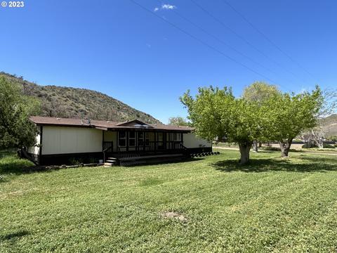 125 W 3rd St, Huntington, OR 97907