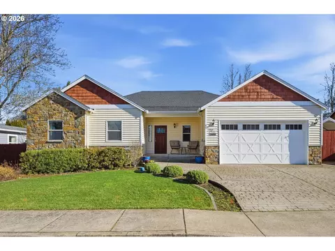 1464 N Hazelnut Ct, Canby, OR 97013