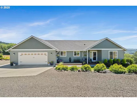 10340 Skyview Rd, Tillamook, OR 97141