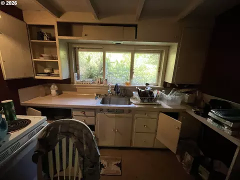 Kitchen - 22315 S Endive Rd, Estacada, OR 97023 photo 1 of 2
