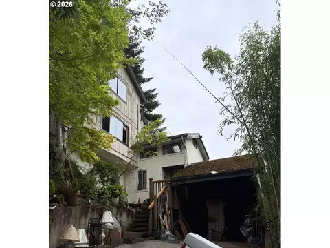 3705 University St, Eugene, OR 97405