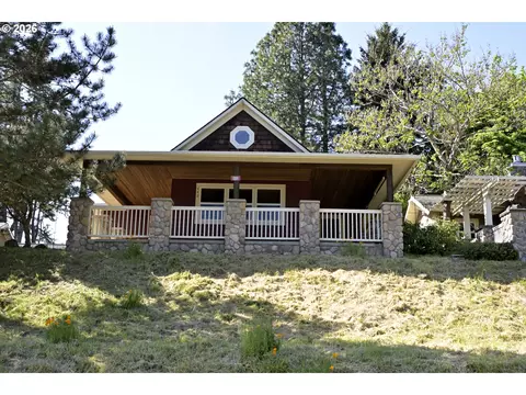 442 1st St, Elkton, OR 97436