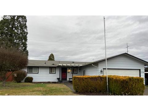 3790 Cherokee Dr, Springfield, OR 97478 photo 1
