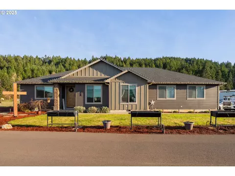 942 S Calapooia St, Sutherlin, OR 97479 photo 1