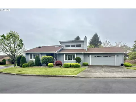 846 Brookhaven Dr, Brookings, OR 97415