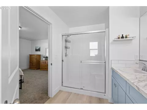 Bath - 306 Sage St, Boardman, OR 97818 photo 2 of 3