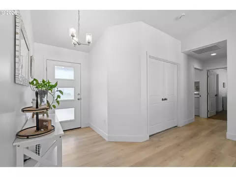Entry Way - 306 Sage St, Boardman, OR 97818 photo 1 of 1