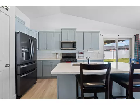 Kitchen - 306 Sage St, Boardman, OR 97818 photo 1 of 4