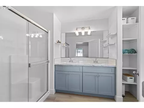 Bath - 306 Sage St, Boardman, OR 97818 photo 1 of 3