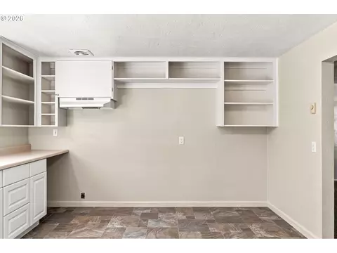Kitchen - 509 14th St, Springfield, OR 97477 photo 2 of 2