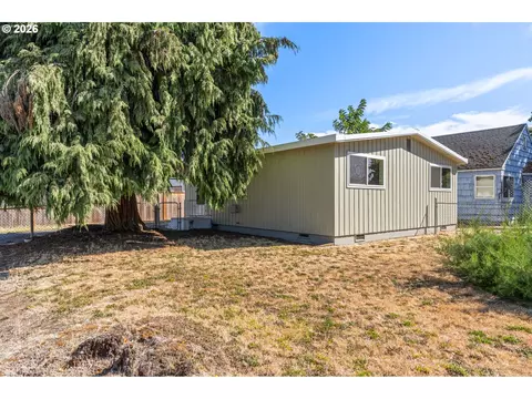 Exterior - 509 14th St, Springfield, OR 97477 photo 2 of 3