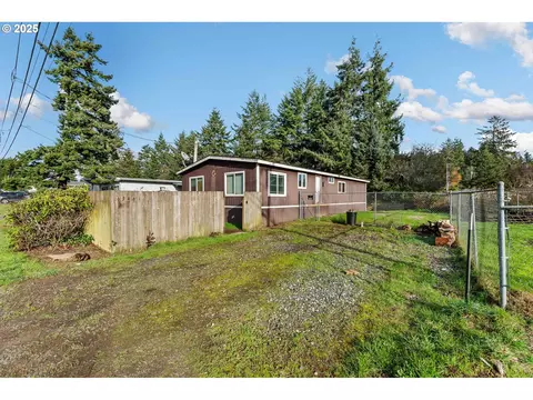 63461 Wallace Rd, Coos Bay, OR 97420