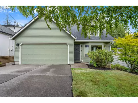 4521 SW Brugger St, Portland, OR 97219