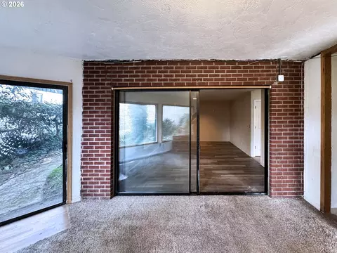 Living - 1180 E 37th Ave, Eugene, OR 97405 photo 10 of 13