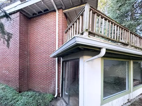 Exterior - 1180 E 37th Ave, Eugene, OR 97405 photo 3 of 5