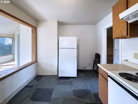 Kitchen - 1180 E 37th Ave, Eugene, OR 97405 photo 6 of 6