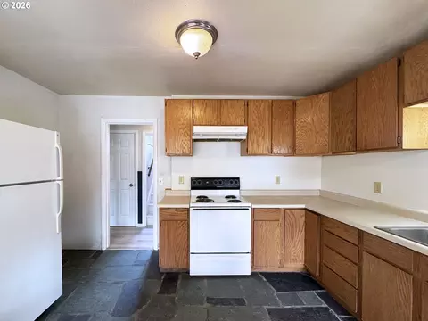 Kitchen - 1180 E 37th Ave, Eugene, OR 97405 photo 4 of 6