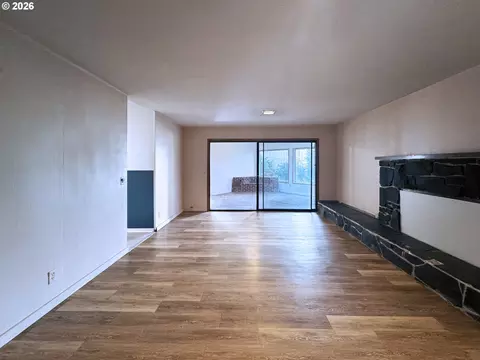 Living - 1180 E 37th Ave, Eugene, OR 97405 photo 7 of 13