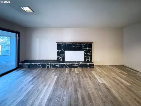Living - 1180 E 37th Ave, Eugene, OR 97405 photo 6 of 13