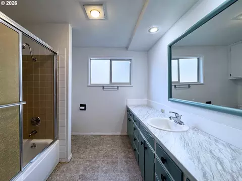 Bath - 1180 E 37th Ave, Eugene, OR 97405 photo 1 of 6