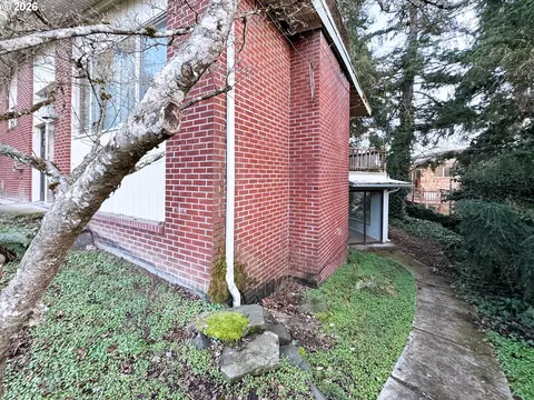 Exterior - 1180 E 37th Ave, Eugene, OR 97405 photo 5 of 5