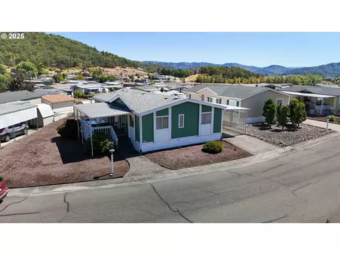 1005 Shadow Ranch Ln, Roseburg, OR 97470