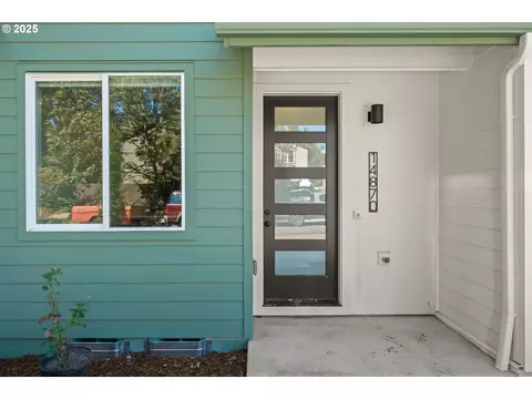 14870 NE Couch St #12, Portland, OR 97230