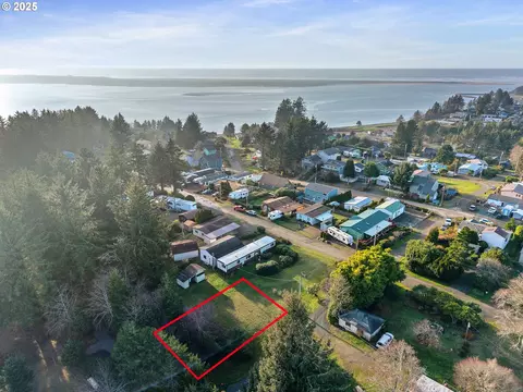 10901 Martin Ave, Tillamook, OR 97141