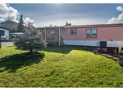 104 Willamina Ln, Roseburg, OR 97470