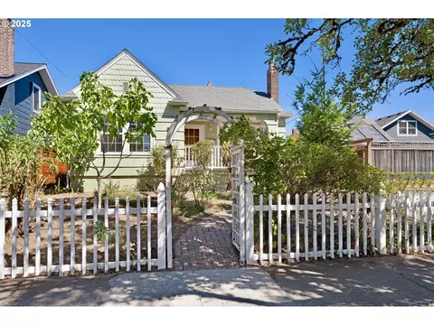 3821 NE Milton St, Portland, OR 97212