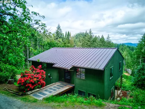 272 Whipple Tree Dr, Yoncalla, OR 97499