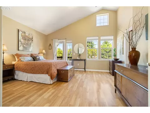 Bedroom - 1048 NW Burnside Rd, Gresham, OR 97030 photo 3 of 6