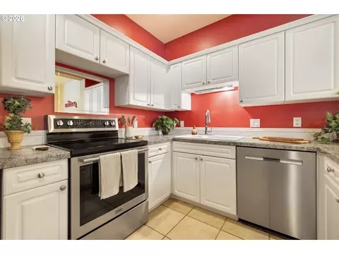 Kitchen - 1048 NW Burnside Rd, Gresham, OR 97030 photo 3 of 5