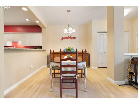 Dining - 1048 NW Burnside Rd, Gresham, OR 97030 photo 2 of 3