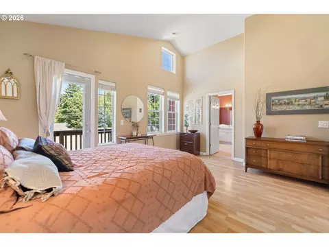 Bedroom - 1048 NW Burnside Rd, Gresham, OR 97030 photo 6 of 6