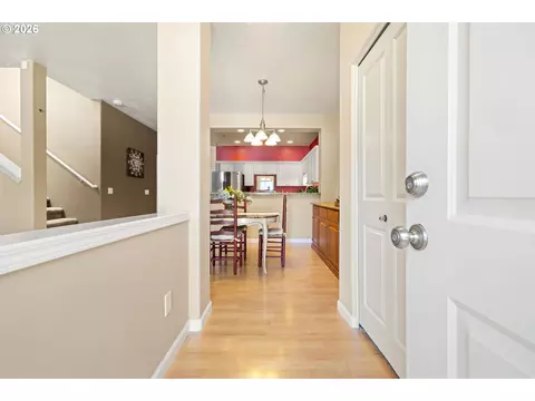 Entry Way - 1048 NW Burnside Rd, Gresham, OR 97030 photo 1 of 4