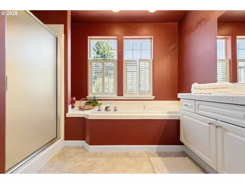 Bath - 1048 NW Burnside Rd, Gresham, OR 97030 photo 7 of 7