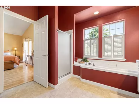 Bath - 1048 NW Burnside Rd, Gresham, OR 97030 photo 6 of 7
