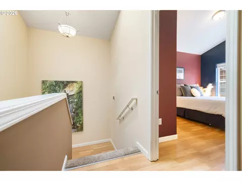 Entry Way - 1048 NW Burnside Rd, Gresham, OR 97030 photo 4 of 4