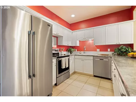 Kitchen - 1048 NW Burnside Rd, Gresham, OR 97030 photo 4 of 5