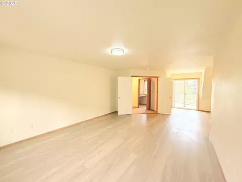 Living - 310 Cedar Hills Rd, Longview, WA 98632 photo 11 of 12